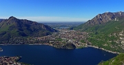 19 Il termine naturale del ramo del lago di Lecco con Valmadrera, Barro e zona del Monte Rai